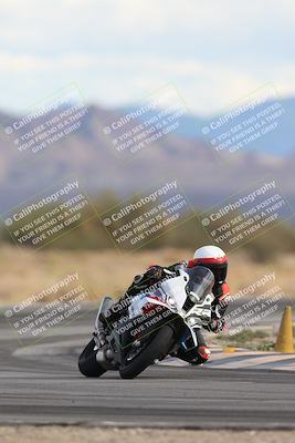 media/Nov-16-2025-Race Pace (Sun) [[8c5fa54630]]/Non Verified Riders (1st 20 Minutes)/5-Turn 15 (110pm)/